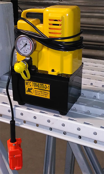 Мини маслостанция с пультом МГС 700-0.7П-Э-1 (0.7 л/мин, 700бар, 220В)